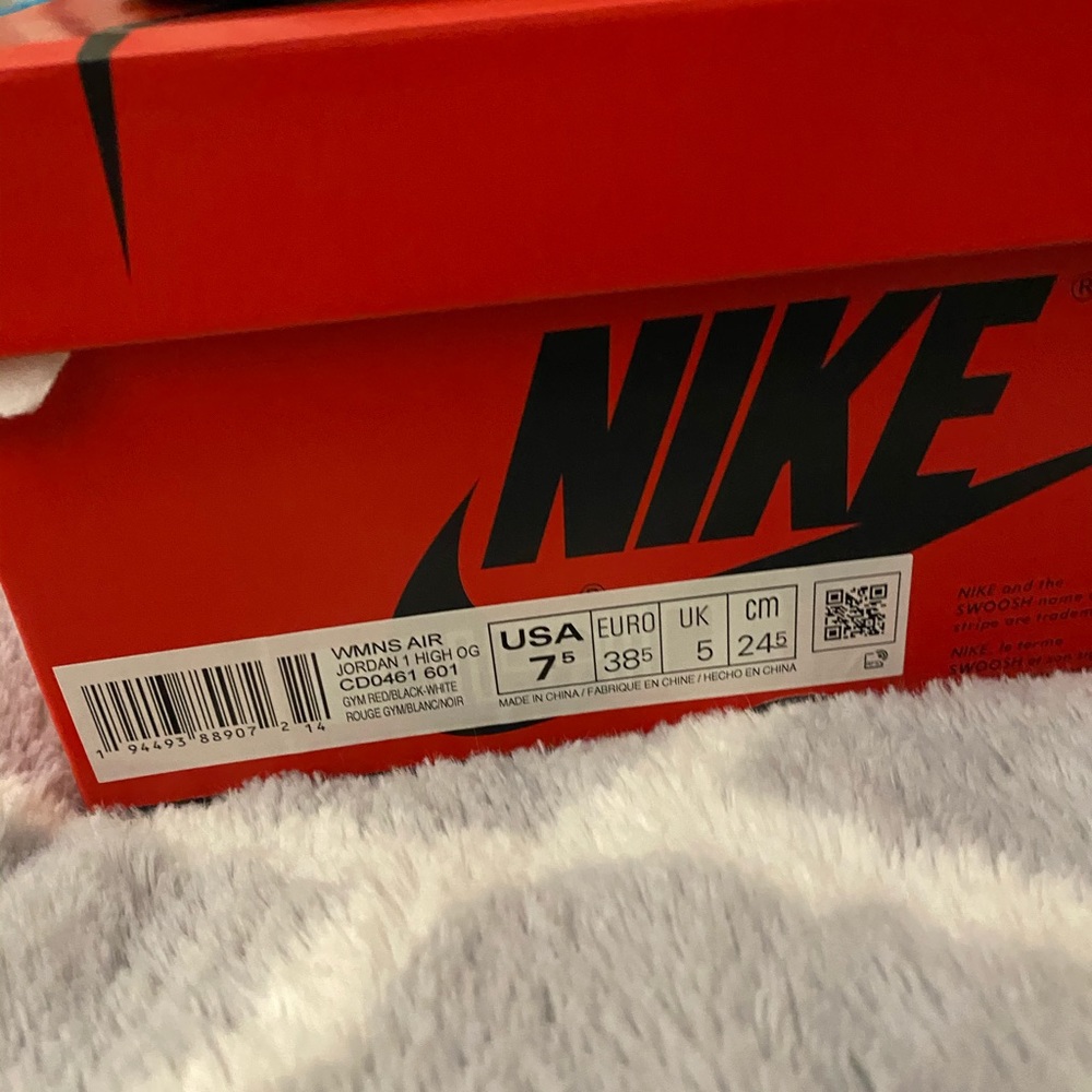 jordan 1 satin red - Picture 2 of 4